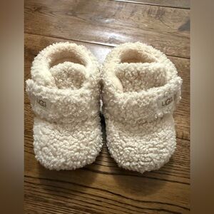 UGG Cream Baby Booties Size 2/3